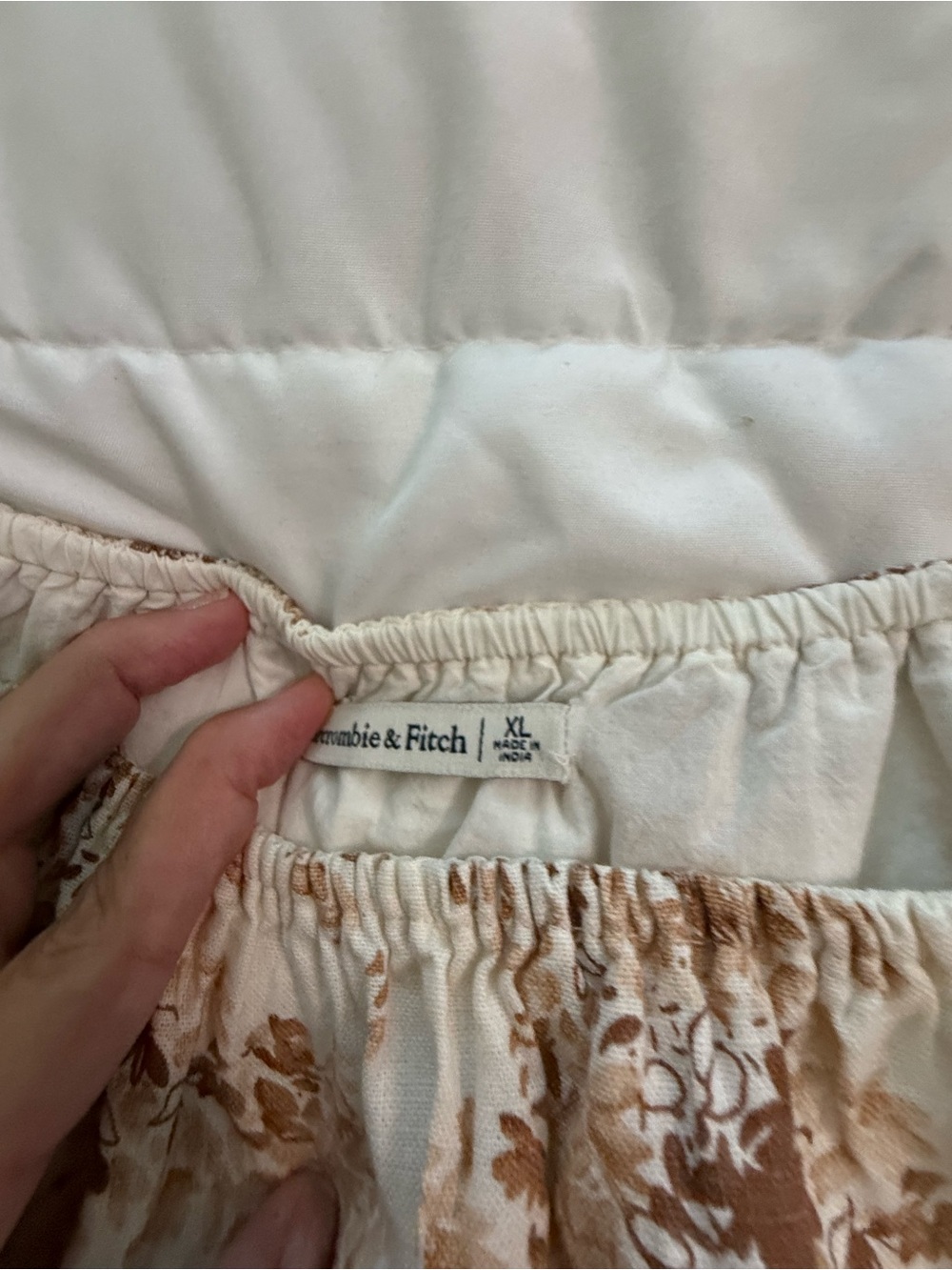 Abercrombie & Fitch Beige Floral Off-Shoulder Crop Top and Short Set - Picture 2 of 2